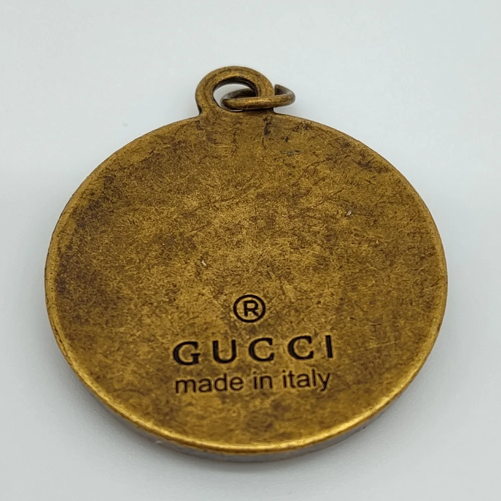 GUCCI Black Enamel Bee Medallion Pendant Gold-Tone Made in Italy Michele Era - Picture 3 of 6